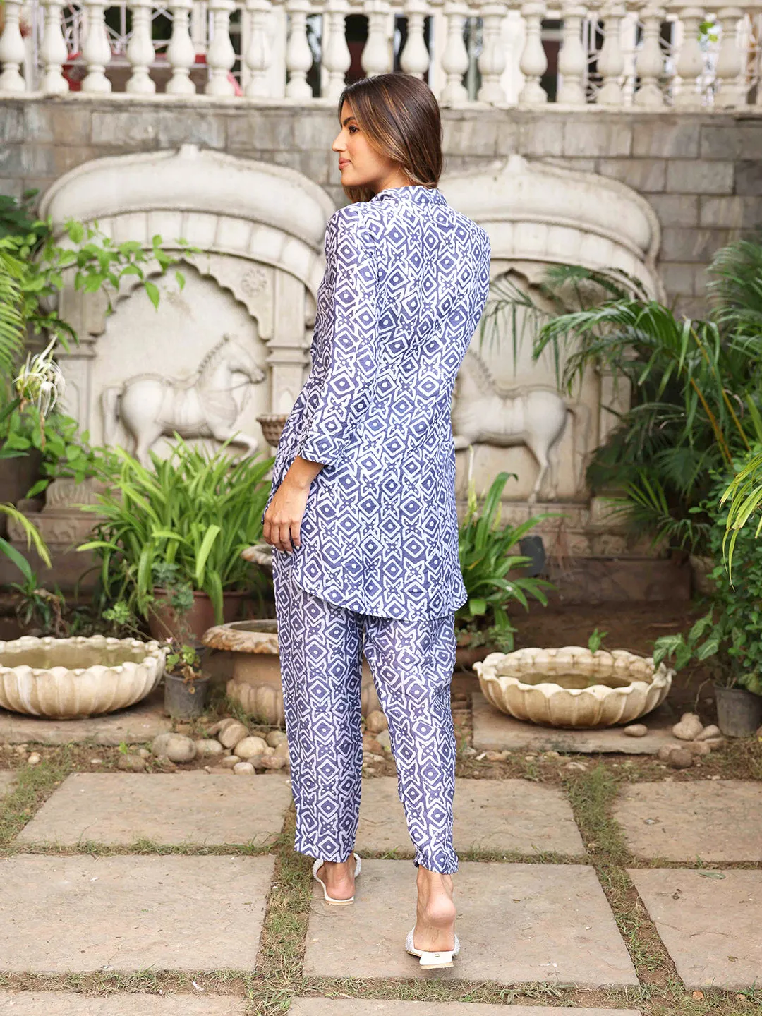 Batik Printed Buttoned High-Low Hem Kurta With Pants Set - Blue