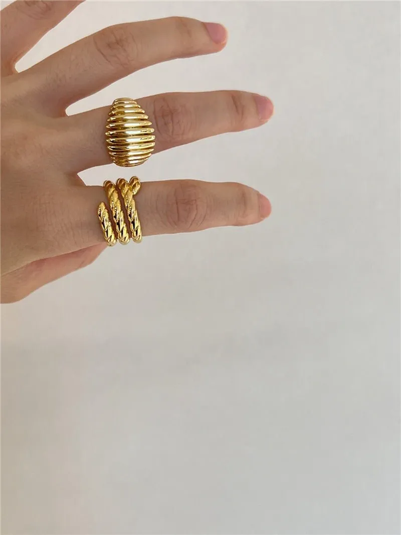 Elegant Vertical Stripe Ring