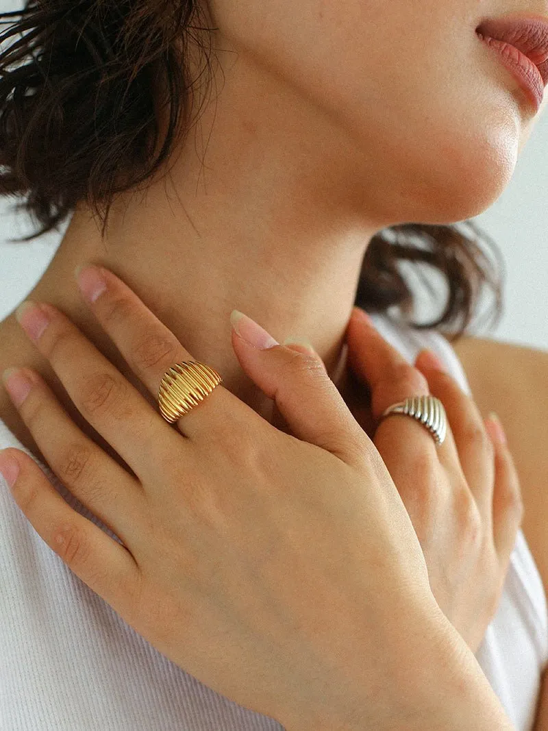 Elegant Vertical Stripe Ring